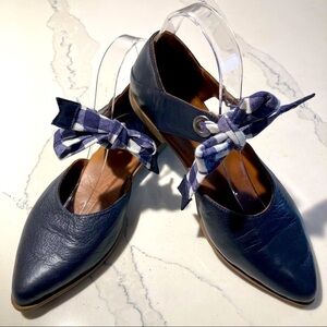 BUENO Sz 38 Leather  Pointy Sandals with Gingham Bow in Navy